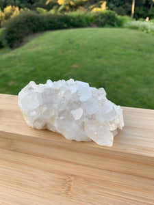 Quarts natural raw rough point cluster