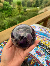 Load image into Gallery viewer, 1.475kg Chevorn Amethyst Sphere and stand