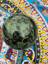 Load image into Gallery viewer, 2.75kg Kambaba Jasper SPhere and stand