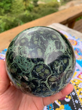 Load image into Gallery viewer, 2.75kg Kambaba Jasper SPhere and stand