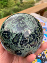 Load image into Gallery viewer, 2.75kg Kambaba Jasper SPhere and stand