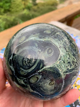 Load image into Gallery viewer, 2.75kg Kambaba Jasper SPhere and stand