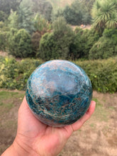 Load image into Gallery viewer, Brazilian 2.5kg Apatite Sphere