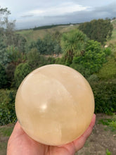 Load image into Gallery viewer, Yellow 3.150kg Calcite Sphere