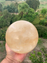 Load image into Gallery viewer, Yellow 3.150kg Calcite Sphere